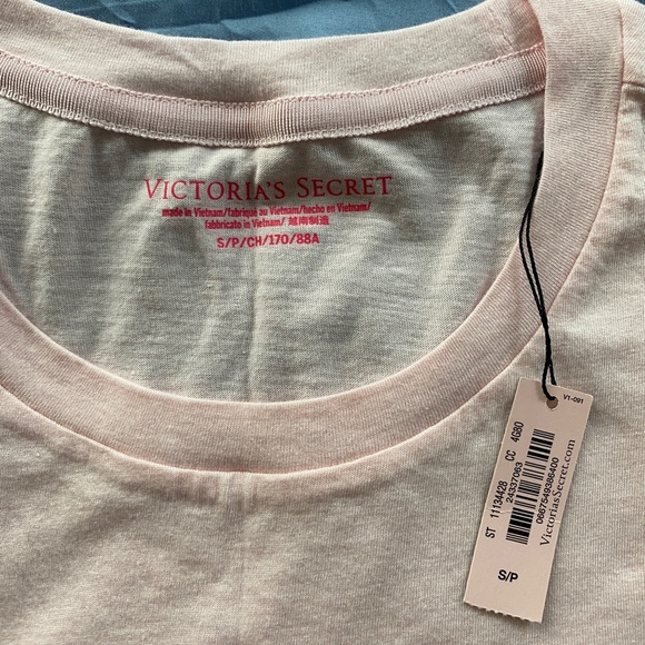 Victoria’s Secret new with tags Top - Picture 2 of 4